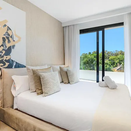 Vacation I La Plage, Luxury Villa, Private Heated Pool, Rooftop Hot Tub, Entertainment Room, Walking Distance To The Finest Beaches Marbella