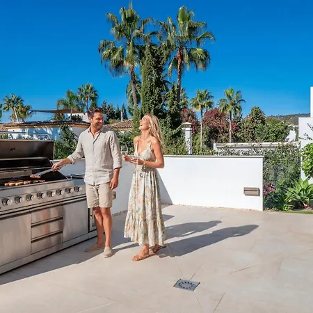 Vacation I La Plage, Luxury Villa, Private Heated Pool, Rooftop Hot Tub, Entertainment Room, Walking Distance To The Finest Beaches