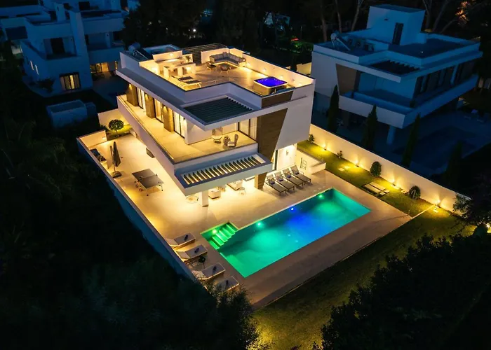 Vacation I La Plage, Luxury Villa, Private Heated Pool, Rooftop Hot Tub, Walking Distance To The Finest Beaches