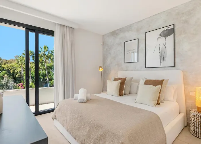 Vacation I La Plage, Luxury Villa, Private Heated Pool, Rooftop Hot Tub, Walking Distance To The Finest Beaches