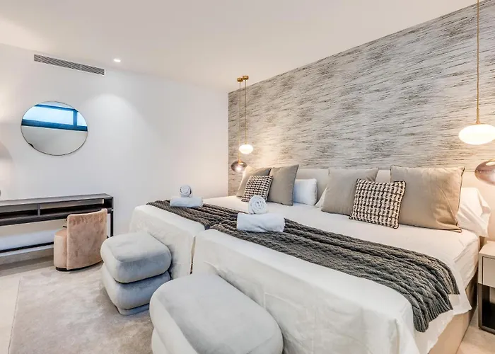 Vacation I La Plage, Luxury Villa, Private Heated Pool, Rooftop Hot Tub, Walking Distance To The Finest Beaches *