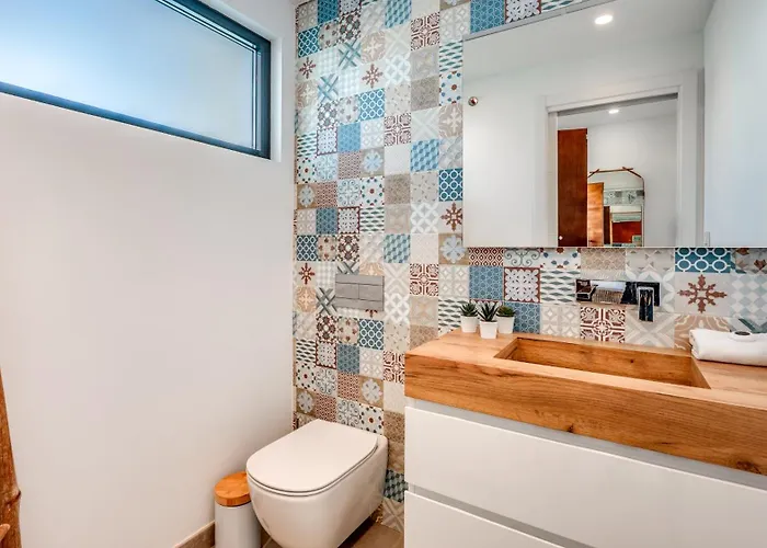 Vacation I La Plage, Luxury Villa, Private Heated Pool, Rooftop Hot Tub, Walking Distance To The Finest Beaches Villa