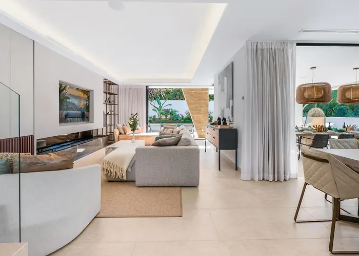 Villa Vacation I La Plage, Luxury Villa, Private Heated Pool, Rooftop Hot Tub, Walking Distance To The Finest Beaches