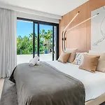 Vacation I La Plage, Luxury Villa, Private Heated Pool, Rooftop Hot Tub, Entertainment Room, Walking Distance To The Finest Beaches Вилла *