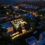 Vacation I La Plage, Luxury Villa, Private Heated Pool, Rooftop Hot Tub, Entertainment Room, Walking Distance To The Finest Beaches * Марбелья