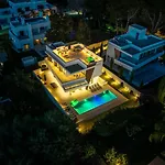 Vacation I La Plage, Luxury Villa, Private Heated Pool, Rooftop Hot Tub, Entertainment Room, Walking Distance To The Finest Beaches
