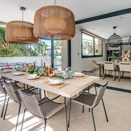 Willa Vacation I La Plage, Luxury Villa, Private Heated Pool, Rooftop Hot Tub, Walking Distance To The Finest Beaches