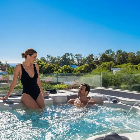 Willa Vacation I La Plage, Luxury Villa, Private Heated Pool, Rooftop Hot Tub, Walking Distance To The Finest Beaches Marbella