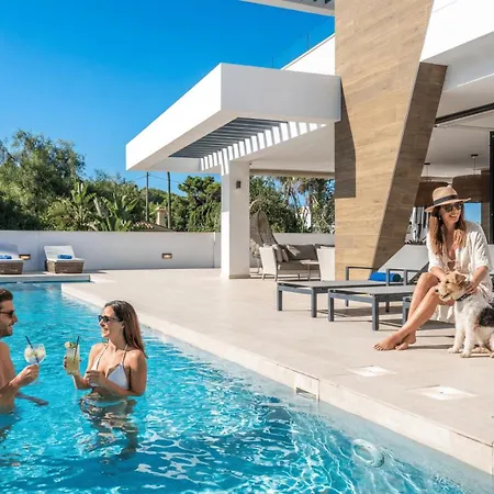 Vacation I La Plage, Luxury Villa, Private Heated Pool, Rooftop Hot Tub, Entertainment Room, Walking Distance To The Finest Beaches