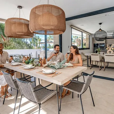 Vacation I La Plage, Luxury Villa, Private Heated Pool, Rooftop Hot Tub, Walking Distance To The Finest Beaches Willa Marbella