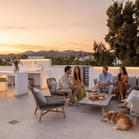 Vacation I La Plage, Luxury Villa, Private Heated Pool, Rooftop Hot Tub, Walking Distance To The Finest Beaches Willa *