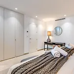 Vacation I La Plage, Luxury Villa, Private Heated Pool, Rooftop Hot Tub, Entertainment Room, Walking Distance To The Finest Beaches
