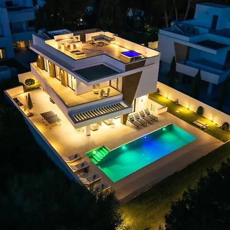Vacation I La Plage, Luxury Villa, Private Heated Pool, Rooftop Hot Tub, Entertainment Room, Walking Distance To The Finest Beaches