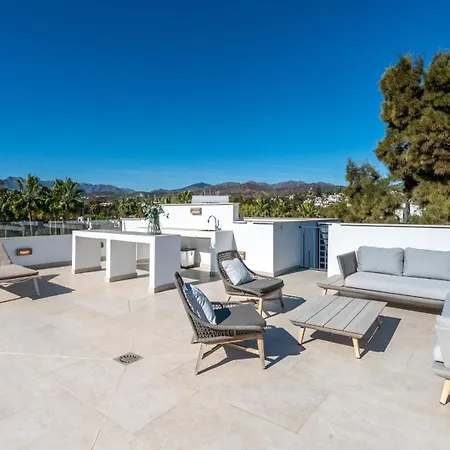 Vacation I La Plage, Luxury Villa, Private Heated Pool, Rooftop Hot Tub, Walking Distance To The Finest Beaches * 마르베야