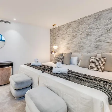 Vacation I La Plage, Luxury Villa, Private Heated Pool, Rooftop Hot Tub, Walking Distance To The Finest Beaches *