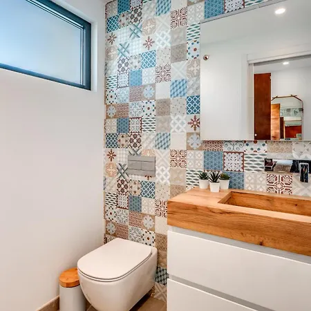 Vacation I La Plage, Luxury Villa, Private Heated Pool, Rooftop Hot Tub, Walking Distance To The Finest Beaches Villa