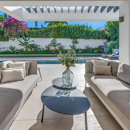 Vacation I La Plage, Luxury Villa, Private Heated Pool, Rooftop Hot Tub, Entertainment Room, Walking Distance To The Finest Beaches Villa *