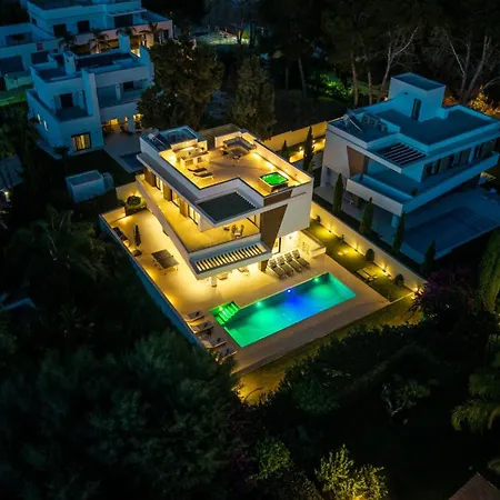 Vacation I La Plage, Luxury Villa, Private Heated Pool, Rooftop Hot Tub, Walking Distance To The Finest Beaches