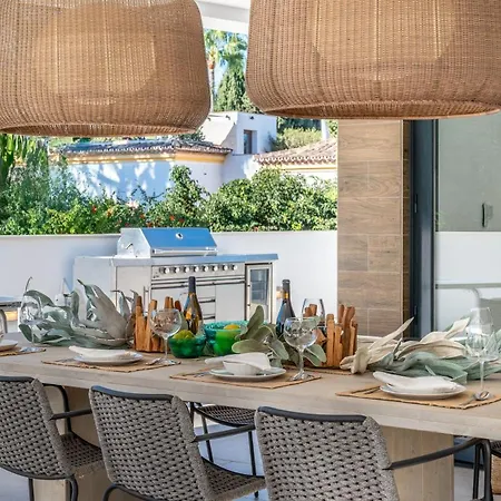 Vacation I La Plage, Luxury Villa, Private Heated Pool, Rooftop Hot Tub, Walking Distance To The Finest Beaches Villa Marbella