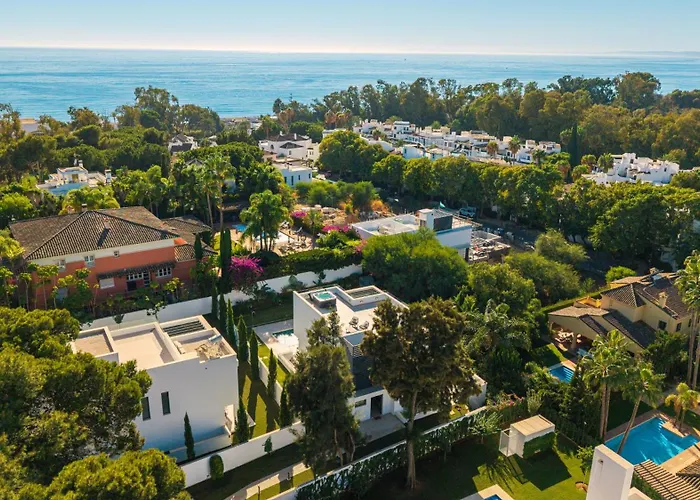 Vacation I La Plage, Luxury Villa, Private Heated Pool, Rooftop Hot Tub, Walking Distance To The Finest Beaches Villa *