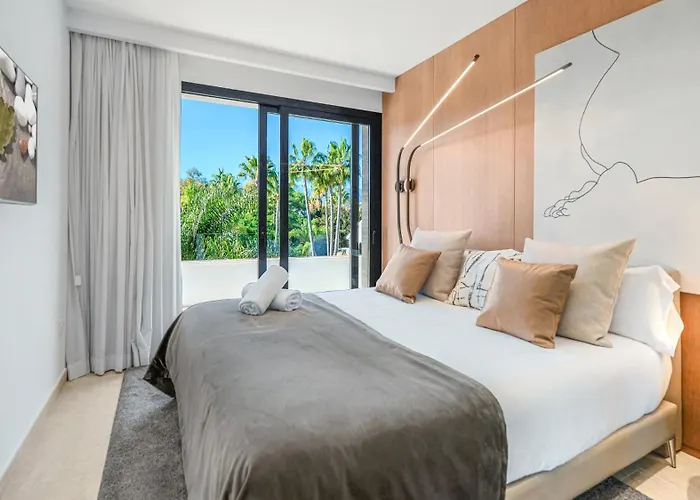 Vacation I La Plage, Luxury Villa, Private Heated Pool, Rooftop Hot Tub, Walking Distance To The Finest Beaches Villa *