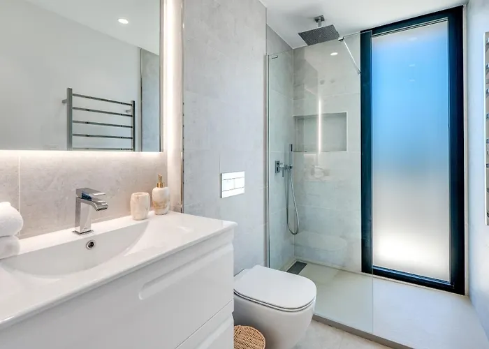 Vacation I La Plage, Luxury Villa, Private Heated Pool, Rooftop Hot Tub, Walking Distance To The Finest Beaches Villa