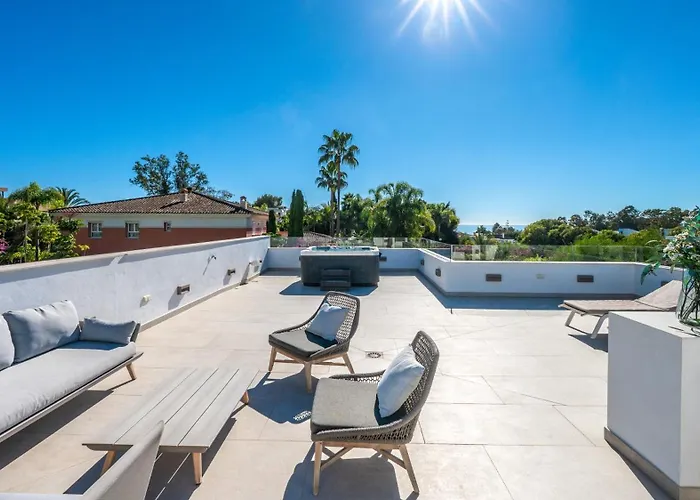 Vacation I La Plage, Luxury Villa, Private Heated Pool, Rooftop Hot Tub, Walking Distance To The Finest Beaches Villa *