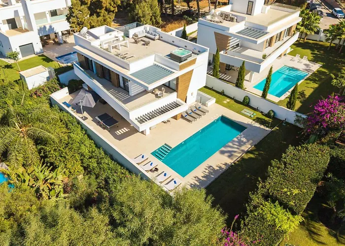 Vacation I La Plage, Luxury Villa, Private Heated Pool, Rooftop Hot Tub, Walking Distance To The Finest Beaches Villa
