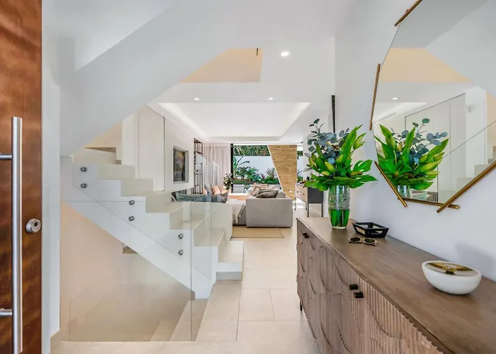 Vacation I La Plage, Luxury Villa, Private Heated Pool, Rooftop Hot Tub, Walking Distance To The Finest Beaches *