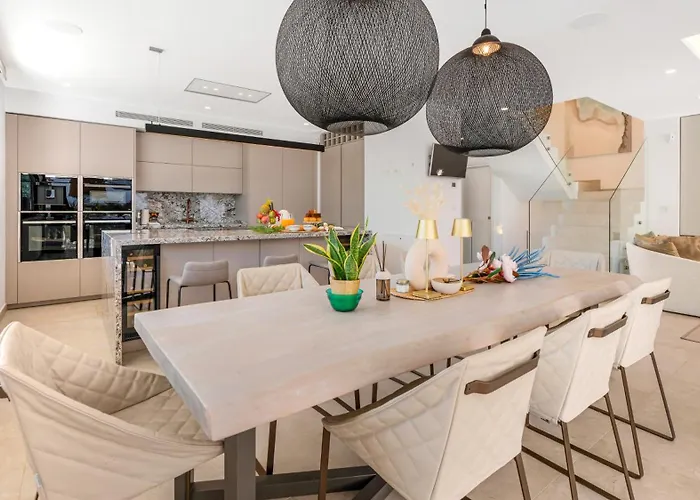 Вилла Vacation I La Plage, Luxury Villa, Private Heated Pool, Rooftop Hot Tub, Walking Distance To The Finest Beaches Марбелья