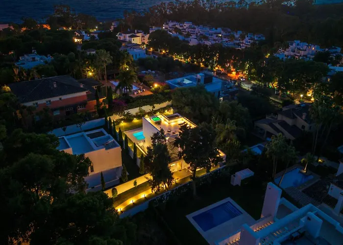 Vacation I La Plage, Luxury Villa, Private Heated Pool, Rooftop Hot Tub, Walking Distance To The Finest Beaches * Марбелья