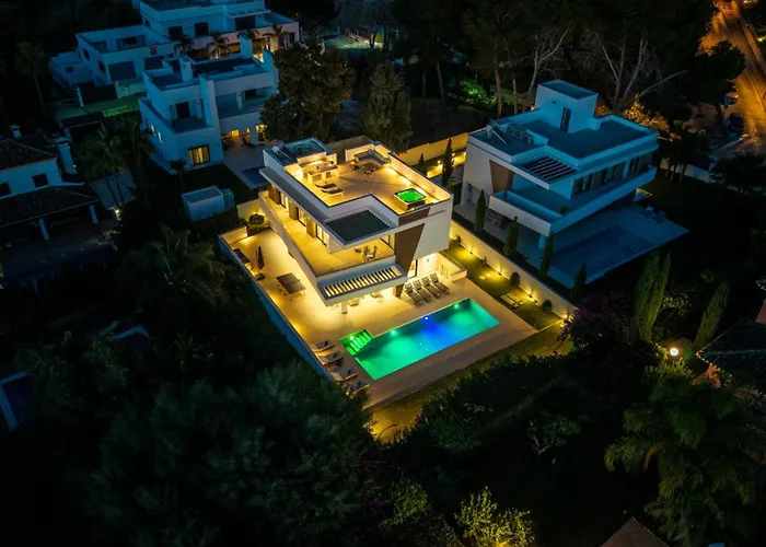 Vacation I La Plage, Luxury Villa, Private Heated Pool, Rooftop Hot Tub, Walking Distance To The Finest Beaches