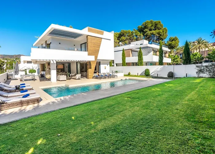 Vacation I La Plage, Luxury Villa, Private Heated Pool, Rooftop Hot Tub, Walking Distance To The Finest Beaches *