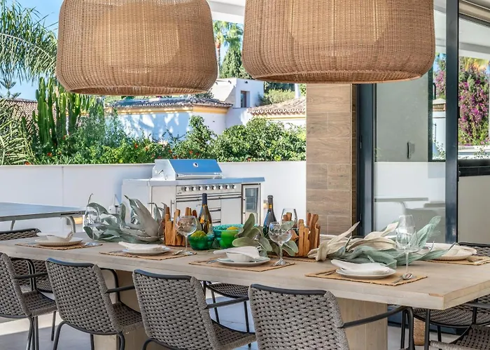 Vacation I La Plage, Luxury Villa, Private Heated Pool, Rooftop Hot Tub, Walking Distance To The Finest Beaches Villa Marbella