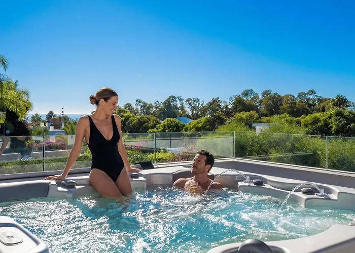 Villa Vacation I La Plage, Luxury Villa, Private Heated Pool, Rooftop Hot Tub, Walking Distance To The Finest Beaches Marbella