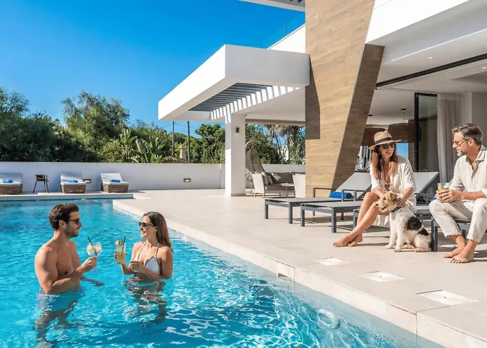Vacation I La Plage, Luxury Villa, Private Heated Pool, Rooftop Hot Tub, Walking Distance To The Finest Beaches
