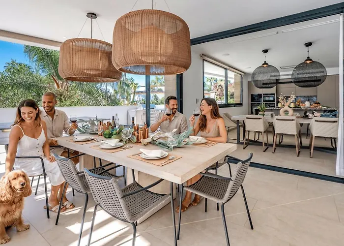 Vacation I La Plage, Luxury Villa, Private Heated Pool, Rooftop Hot Tub, Walking Distance To The Finest Beaches Villa Marbella