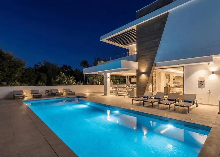 Vacation I La Plage, Luxury Villa, Private Heated Pool, Rooftop Hot Tub, Walking Distance To The Finest Beaches Villa