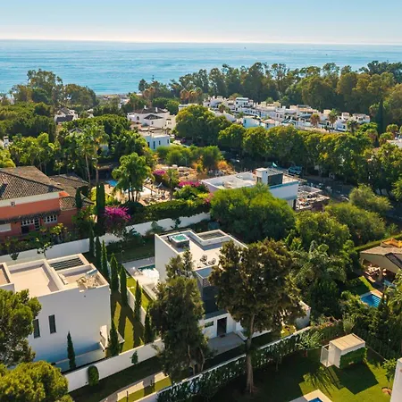 Vacation I La Plage, Luxury Villa, Private Heated Pool, Rooftop Hot Tub, Walking Distance To The Finest Beaches Villa *