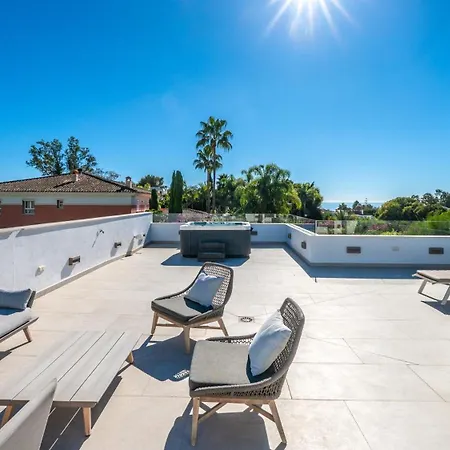 Vacation I La Plage, Luxury Villa, Private Heated Pool, Rooftop Hot Tub, Walking Distance To The Finest Beaches Villa *