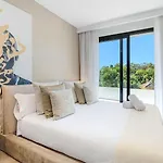 Vacation I La Plage, Luxury Villa, Private Heated Pool, Rooftop Hot Tub, Entertainment Room, Walking Distance To The Finest Beaches Marbella