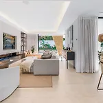 Villa Vacation I La Plage, Luxury Villa, Private Heated Pool, Rooftop Hot Tub, Entertainment Room, Walking Distance To The Finest Beaches