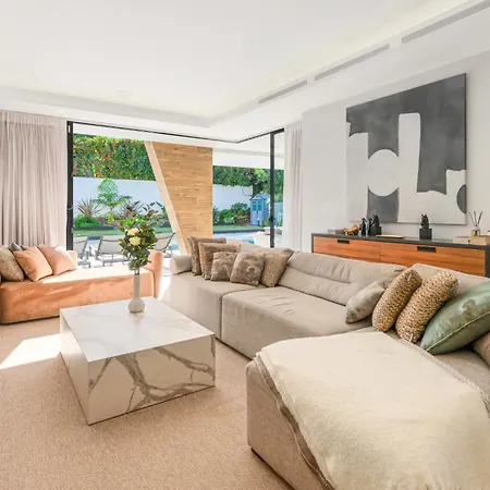 Vacation I La Plage, Luxury Villa, Private Heated Pool, Rooftop Hot Tub, Walking Distance To The Finest Beaches * Marbellac