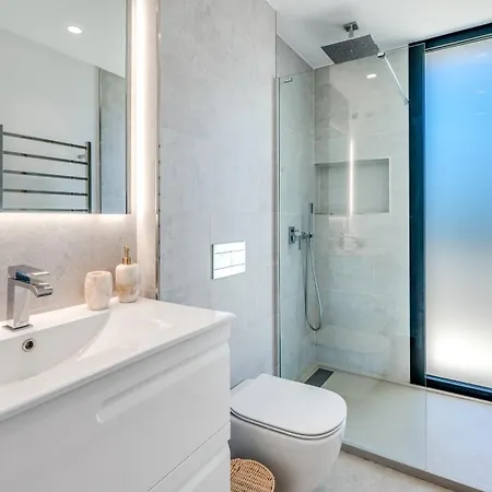 Vacation I La Plage, Luxury Villa, Private Heated Pool, Rooftop Hot Tub, Walking Distance To The Finest Beaches Villa