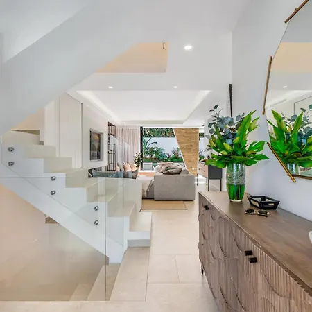 Vacation I La Plage, Luxury Villa, Private Heated Pool, Rooftop Hot Tub, Walking Distance To The Finest Beaches *