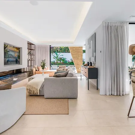 Villa Vacation I La Plage, Luxury Villa, Private Heated Pool, Rooftop Hot Tub, Walking Distance To The Finest Beaches