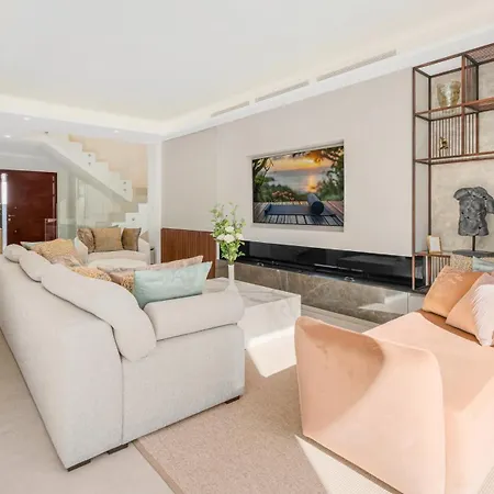 Vacation I La Plage, Luxury Villa, Private Heated Pool, Rooftop Hot Tub, Walking Distance To The Finest Beaches * Marbellac