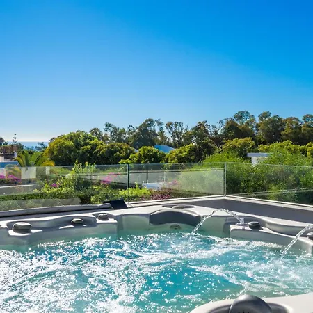 Vacation I La Plage, Luxury Villa, Private Heated Pool, Rooftop Hot Tub, Walking Distance To The Finest Beaches Marbellac