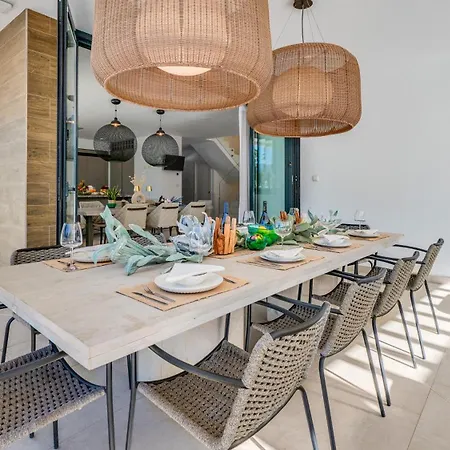 Vacation I La Plage, Luxury Villa, Private Heated Pool, Rooftop Hot Tub, Walking Distance To The Finest Beaches *